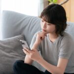 悩む女性