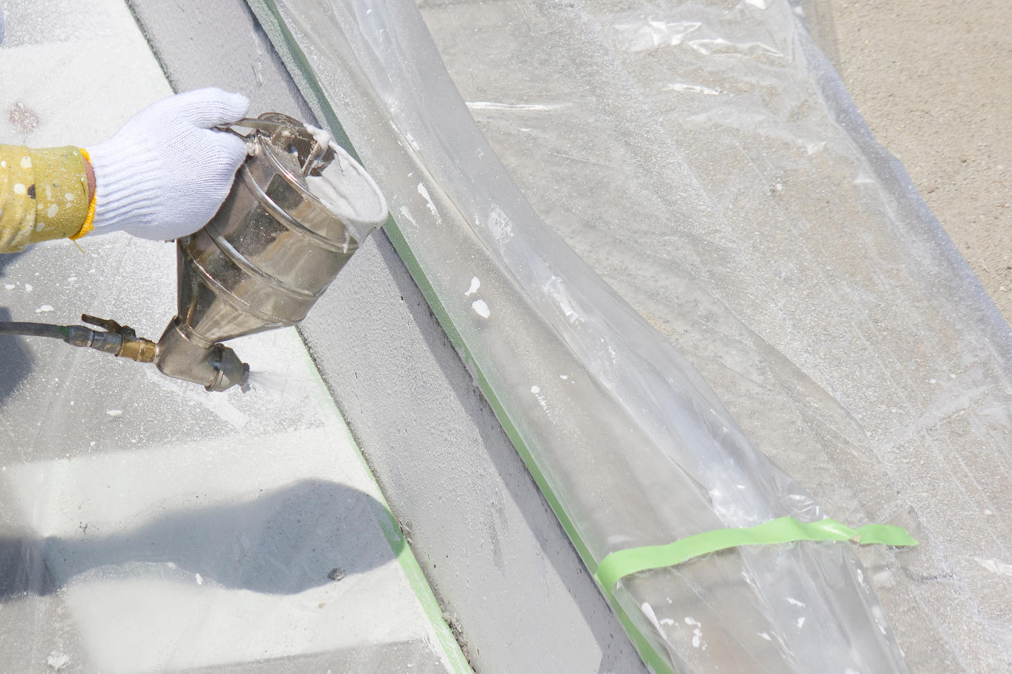 外壁の吹き付け塗装とは